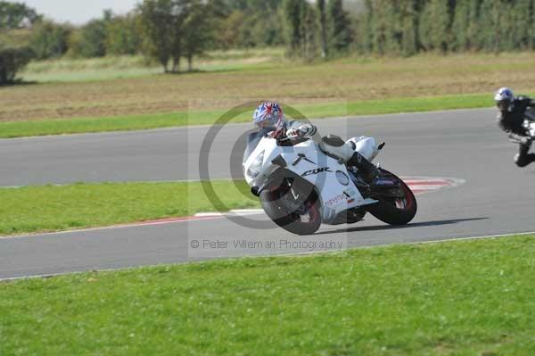 Motorcycle action photographs;Trackday digital images;event digital images;eventdigitalimages;no limits trackday;peter wileman photography;snetterton;snetterton circuit norfolk;snetterton photographs;trackday;trackday photos