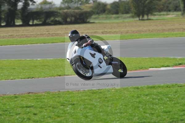 Motorcycle action photographs;Trackday digital images;event digital images;eventdigitalimages;no limits trackday;peter wileman photography;snetterton;snetterton circuit norfolk;snetterton photographs;trackday;trackday photos