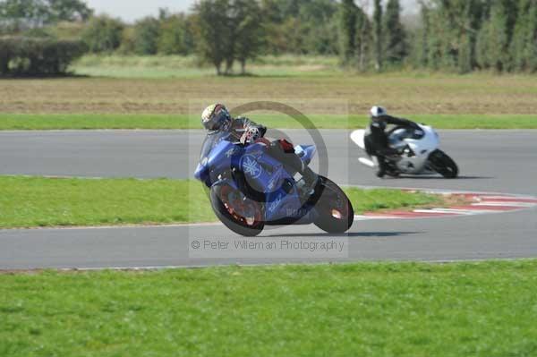 Motorcycle action photographs;Trackday digital images;event digital images;eventdigitalimages;no limits trackday;peter wileman photography;snetterton;snetterton circuit norfolk;snetterton photographs;trackday;trackday photos