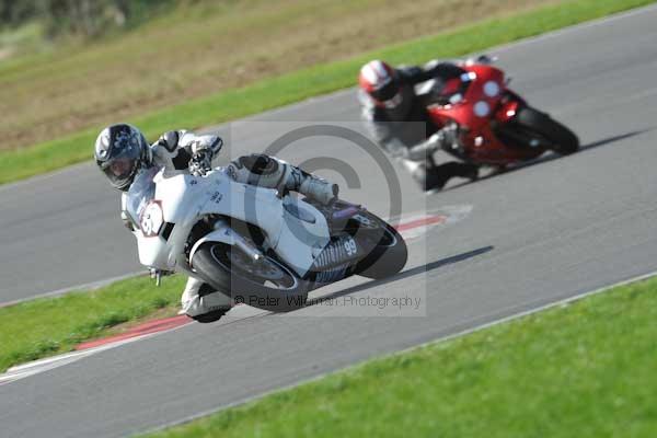 Motorcycle action photographs;Trackday digital images;event digital images;eventdigitalimages;no limits trackday;peter wileman photography;snetterton;snetterton circuit norfolk;snetterton photographs;trackday;trackday photos