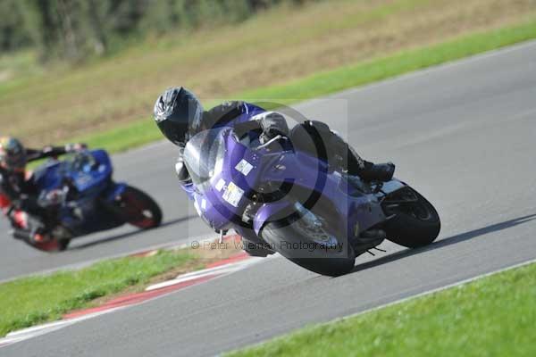 Motorcycle action photographs;Trackday digital images;event digital images;eventdigitalimages;no limits trackday;peter wileman photography;snetterton;snetterton circuit norfolk;snetterton photographs;trackday;trackday photos