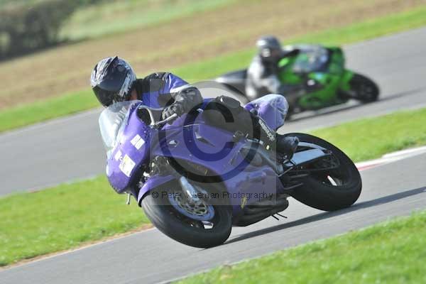 Motorcycle action photographs;Trackday digital images;event digital images;eventdigitalimages;no limits trackday;peter wileman photography;snetterton;snetterton circuit norfolk;snetterton photographs;trackday;trackday photos