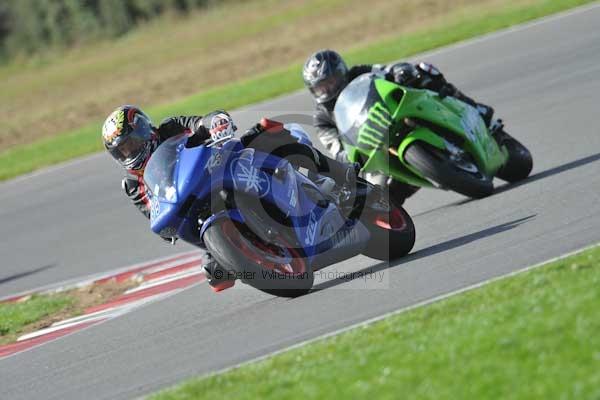 Motorcycle action photographs;Trackday digital images;event digital images;eventdigitalimages;no limits trackday;peter wileman photography;snetterton;snetterton circuit norfolk;snetterton photographs;trackday;trackday photos