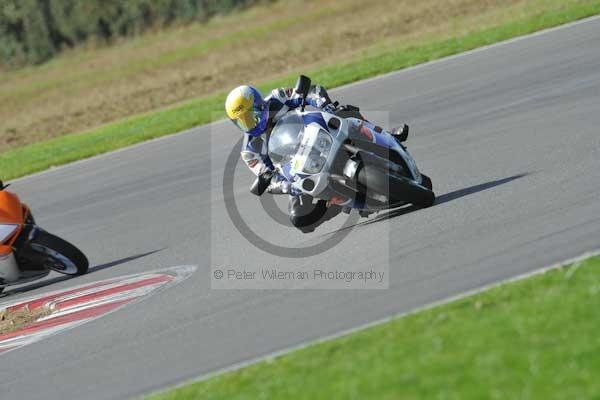 Motorcycle action photographs;Trackday digital images;event digital images;eventdigitalimages;no limits trackday;peter wileman photography;snetterton;snetterton circuit norfolk;snetterton photographs;trackday;trackday photos