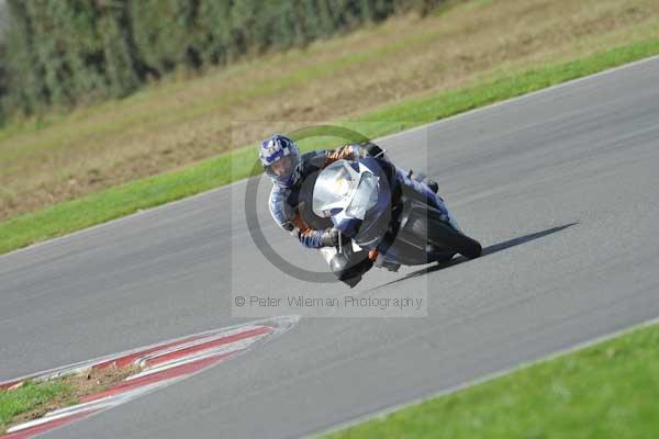 Motorcycle action photographs;Trackday digital images;event digital images;eventdigitalimages;no limits trackday;peter wileman photography;snetterton;snetterton circuit norfolk;snetterton photographs;trackday;trackday photos