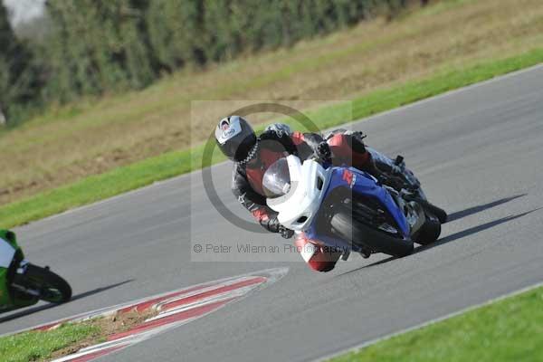 Motorcycle action photographs;Trackday digital images;event digital images;eventdigitalimages;no limits trackday;peter wileman photography;snetterton;snetterton circuit norfolk;snetterton photographs;trackday;trackday photos