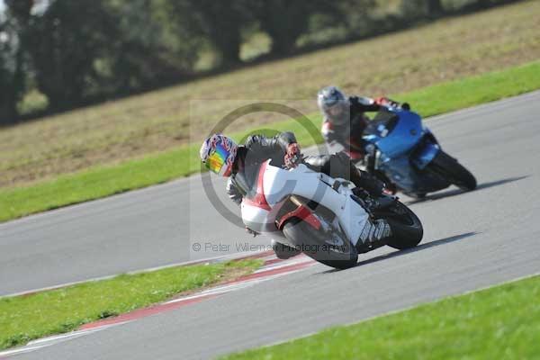 Motorcycle action photographs;Trackday digital images;event digital images;eventdigitalimages;no limits trackday;peter wileman photography;snetterton;snetterton circuit norfolk;snetterton photographs;trackday;trackday photos