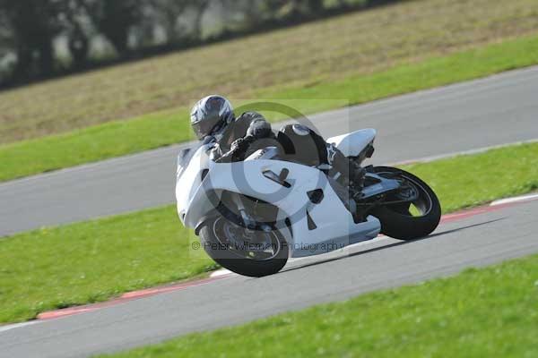 Motorcycle action photographs;Trackday digital images;event digital images;eventdigitalimages;no limits trackday;peter wileman photography;snetterton;snetterton circuit norfolk;snetterton photographs;trackday;trackday photos