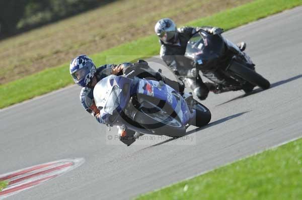 Motorcycle action photographs;Trackday digital images;event digital images;eventdigitalimages;no limits trackday;peter wileman photography;snetterton;snetterton circuit norfolk;snetterton photographs;trackday;trackday photos