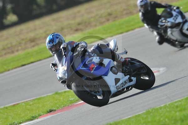 Motorcycle action photographs;Trackday digital images;event digital images;eventdigitalimages;no limits trackday;peter wileman photography;snetterton;snetterton circuit norfolk;snetterton photographs;trackday;trackday photos