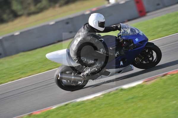 Motorcycle action photographs;Trackday digital images;event digital images;eventdigitalimages;no limits trackday;peter wileman photography;snetterton;snetterton circuit norfolk;snetterton photographs;trackday;trackday photos