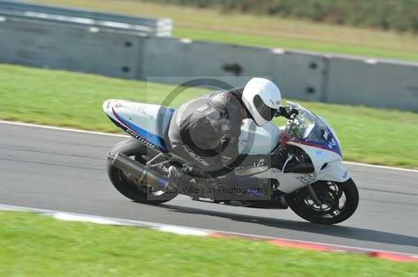 Motorcycle action photographs;Trackday digital images;event digital images;eventdigitalimages;no limits trackday;peter wileman photography;snetterton;snetterton circuit norfolk;snetterton photographs;trackday;trackday photos