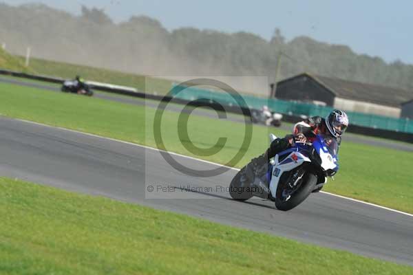 Motorcycle action photographs;Trackday digital images;event digital images;eventdigitalimages;no limits trackday;peter wileman photography;snetterton;snetterton circuit norfolk;snetterton photographs;trackday;trackday photos