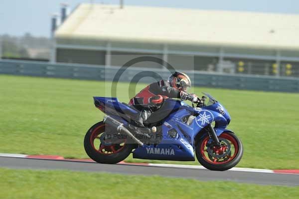 Motorcycle action photographs;Trackday digital images;event digital images;eventdigitalimages;no limits trackday;peter wileman photography;snetterton;snetterton circuit norfolk;snetterton photographs;trackday;trackday photos