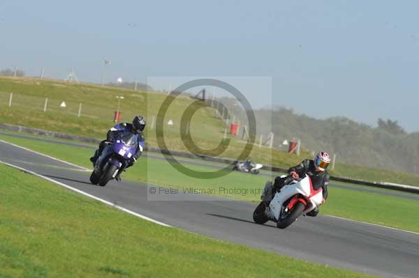 Motorcycle action photographs;Trackday digital images;event digital images;eventdigitalimages;no limits trackday;peter wileman photography;snetterton;snetterton circuit norfolk;snetterton photographs;trackday;trackday photos