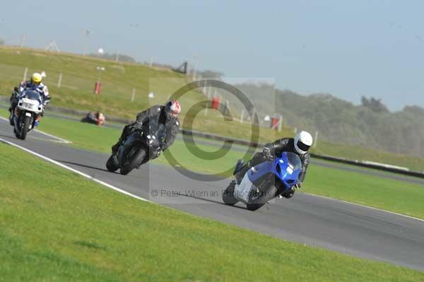 Motorcycle action photographs;Trackday digital images;event digital images;eventdigitalimages;no limits trackday;peter wileman photography;snetterton;snetterton circuit norfolk;snetterton photographs;trackday;trackday photos