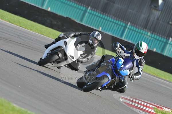 Motorcycle action photographs;Trackday digital images;event digital images;eventdigitalimages;no limits trackday;peter wileman photography;snetterton;snetterton circuit norfolk;snetterton photographs;trackday;trackday photos