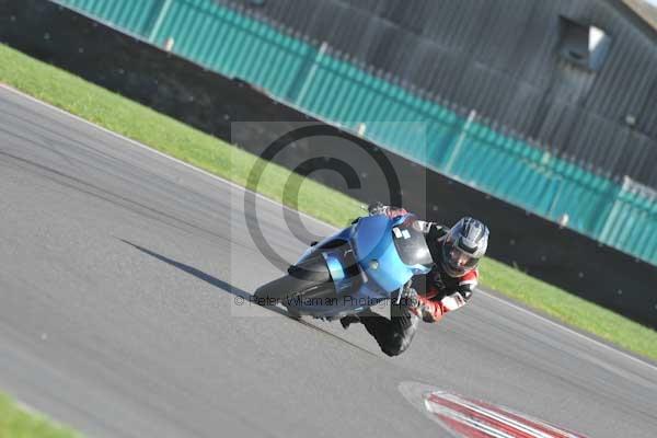 Motorcycle action photographs;Trackday digital images;event digital images;eventdigitalimages;no limits trackday;peter wileman photography;snetterton;snetterton circuit norfolk;snetterton photographs;trackday;trackday photos