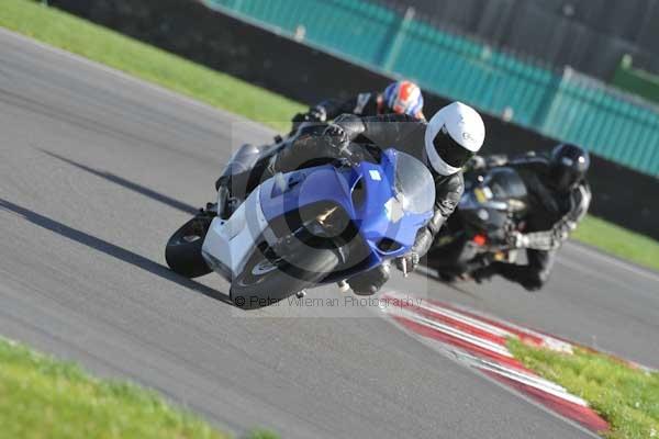 Motorcycle action photographs;Trackday digital images;event digital images;eventdigitalimages;no limits trackday;peter wileman photography;snetterton;snetterton circuit norfolk;snetterton photographs;trackday;trackday photos