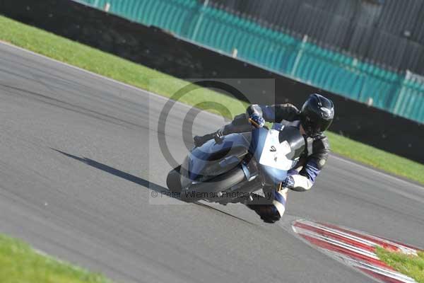 Motorcycle action photographs;Trackday digital images;event digital images;eventdigitalimages;no limits trackday;peter wileman photography;snetterton;snetterton circuit norfolk;snetterton photographs;trackday;trackday photos