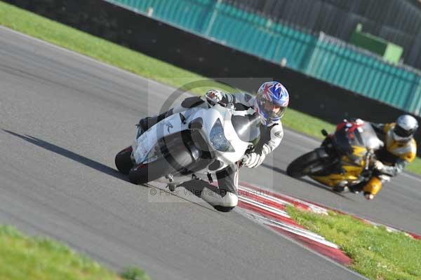 Motorcycle action photographs;Trackday digital images;event digital images;eventdigitalimages;no limits trackday;peter wileman photography;snetterton;snetterton circuit norfolk;snetterton photographs;trackday;trackday photos