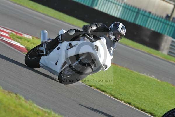 Motorcycle action photographs;Trackday digital images;event digital images;eventdigitalimages;no limits trackday;peter wileman photography;snetterton;snetterton circuit norfolk;snetterton photographs;trackday;trackday photos