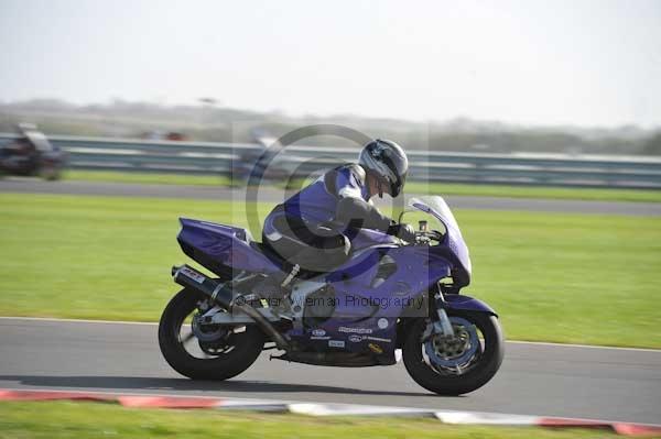 Motorcycle action photographs;Trackday digital images;event digital images;eventdigitalimages;no limits trackday;peter wileman photography;snetterton;snetterton circuit norfolk;snetterton photographs;trackday;trackday photos