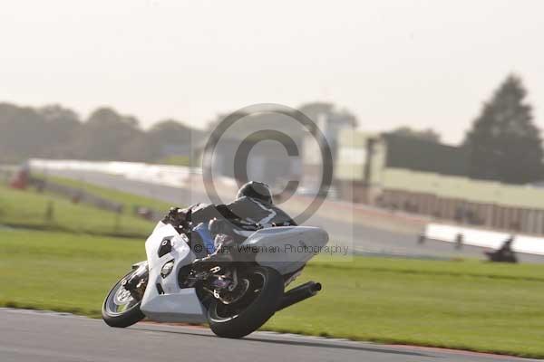 Motorcycle action photographs;Trackday digital images;event digital images;eventdigitalimages;no limits trackday;peter wileman photography;snetterton;snetterton circuit norfolk;snetterton photographs;trackday;trackday photos