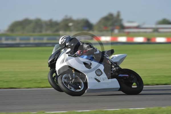 Motorcycle action photographs;Trackday digital images;event digital images;eventdigitalimages;no limits trackday;peter wileman photography;snetterton;snetterton circuit norfolk;snetterton photographs;trackday;trackday photos