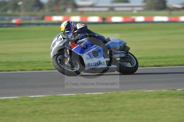 Motorcycle action photographs;Trackday digital images;event digital images;eventdigitalimages;no limits trackday;peter wileman photography;snetterton;snetterton circuit norfolk;snetterton photographs;trackday;trackday photos