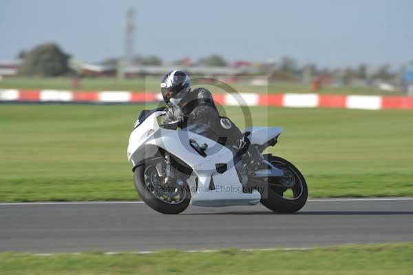 Motorcycle action photographs;Trackday digital images;event digital images;eventdigitalimages;no limits trackday;peter wileman photography;snetterton;snetterton circuit norfolk;snetterton photographs;trackday;trackday photos