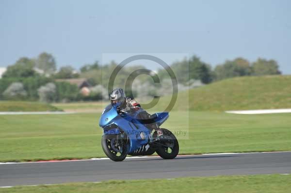 Motorcycle action photographs;Trackday digital images;event digital images;eventdigitalimages;no limits trackday;peter wileman photography;snetterton;snetterton circuit norfolk;snetterton photographs;trackday;trackday photos