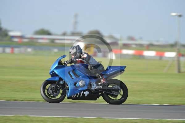 Motorcycle action photographs;Trackday digital images;event digital images;eventdigitalimages;no limits trackday;peter wileman photography;snetterton;snetterton circuit norfolk;snetterton photographs;trackday;trackday photos