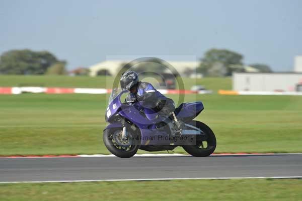 Motorcycle action photographs;Trackday digital images;event digital images;eventdigitalimages;no limits trackday;peter wileman photography;snetterton;snetterton circuit norfolk;snetterton photographs;trackday;trackday photos