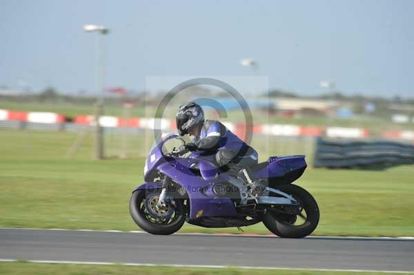 Motorcycle action photographs;Trackday digital images;event digital images;eventdigitalimages;no limits trackday;peter wileman photography;snetterton;snetterton circuit norfolk;snetterton photographs;trackday;trackday photos