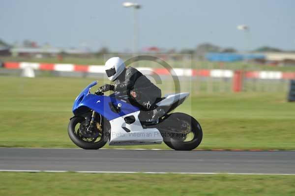 Motorcycle action photographs;Trackday digital images;event digital images;eventdigitalimages;no limits trackday;peter wileman photography;snetterton;snetterton circuit norfolk;snetterton photographs;trackday;trackday photos