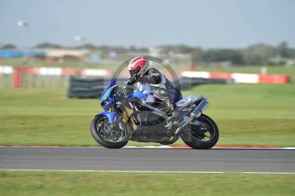 Motorcycle action photographs;Trackday digital images;event digital images;eventdigitalimages;no limits trackday;peter wileman photography;snetterton;snetterton circuit norfolk;snetterton photographs;trackday;trackday photos