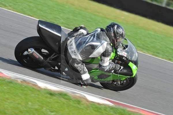 Motorcycle action photographs;Trackday digital images;event digital images;eventdigitalimages;no limits trackday;peter wileman photography;snetterton;snetterton circuit norfolk;snetterton photographs;trackday;trackday photos