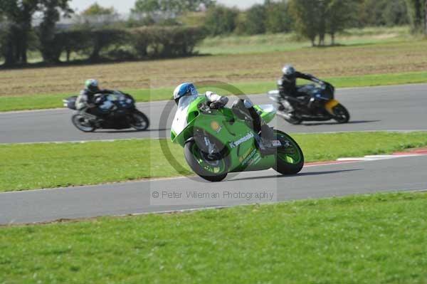 Motorcycle action photographs;Trackday digital images;event digital images;eventdigitalimages;no limits trackday;peter wileman photography;snetterton;snetterton circuit norfolk;snetterton photographs;trackday;trackday photos