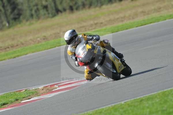 Motorcycle action photographs;Trackday digital images;event digital images;eventdigitalimages;no limits trackday;peter wileman photography;snetterton;snetterton circuit norfolk;snetterton photographs;trackday;trackday photos