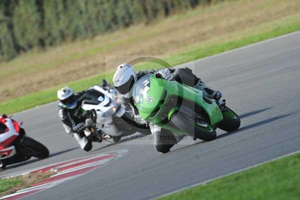 Motorcycle action photographs;Trackday digital images;event digital images;eventdigitalimages;no limits trackday;peter wileman photography;snetterton;snetterton circuit norfolk;snetterton photographs;trackday;trackday photos