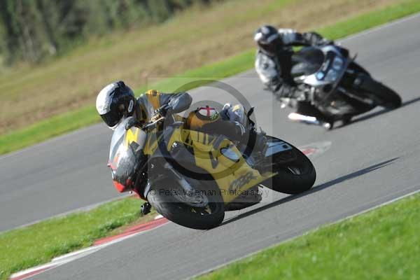 Motorcycle action photographs;Trackday digital images;event digital images;eventdigitalimages;no limits trackday;peter wileman photography;snetterton;snetterton circuit norfolk;snetterton photographs;trackday;trackday photos