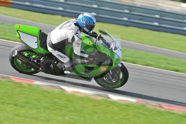 Motorcycle action photographs;Trackday digital images;event digital images;eventdigitalimages;no limits trackday;peter wileman photography;snetterton;snetterton circuit norfolk;snetterton photographs;trackday;trackday photos