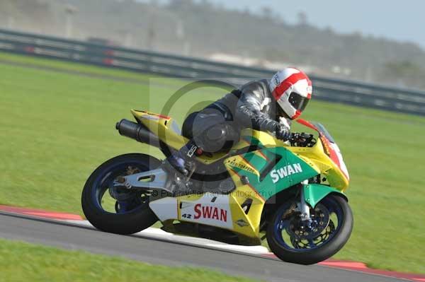 Motorcycle action photographs;Trackday digital images;event digital images;eventdigitalimages;no limits trackday;peter wileman photography;snetterton;snetterton circuit norfolk;snetterton photographs;trackday;trackday photos