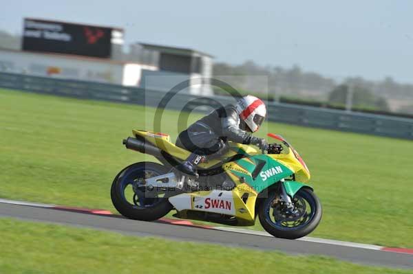 Motorcycle action photographs;Trackday digital images;event digital images;eventdigitalimages;no limits trackday;peter wileman photography;snetterton;snetterton circuit norfolk;snetterton photographs;trackday;trackday photos