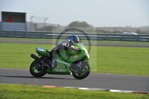 Motorcycle action photographs;Trackday digital images;event digital images;eventdigitalimages;no limits trackday;peter wileman photography;snetterton;snetterton circuit norfolk;snetterton photographs;trackday;trackday photos