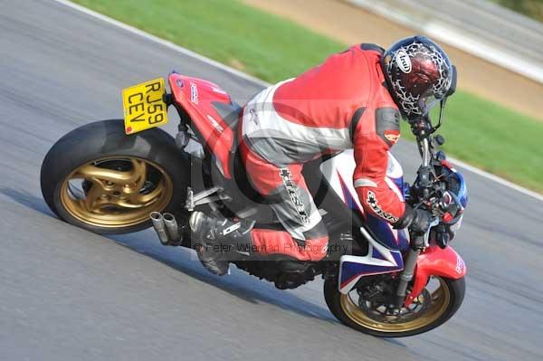 Motorcycle action photographs;Trackday digital images;event digital images;eventdigitalimages;no limits trackday;peter wileman photography;snetterton;snetterton circuit norfolk;snetterton photographs;trackday;trackday photos