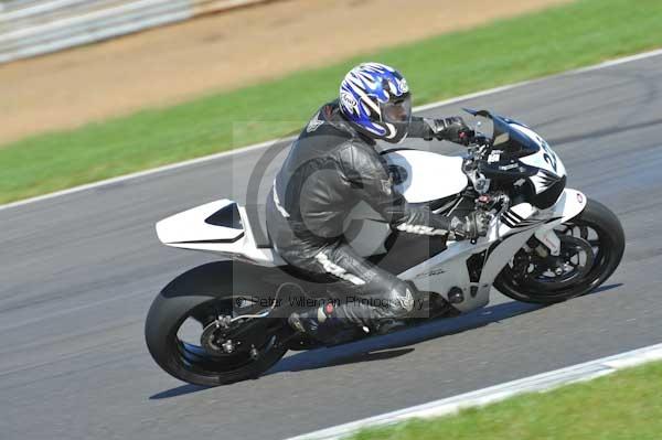 Motorcycle action photographs;Trackday digital images;event digital images;eventdigitalimages;no limits trackday;peter wileman photography;snetterton;snetterton circuit norfolk;snetterton photographs;trackday;trackday photos