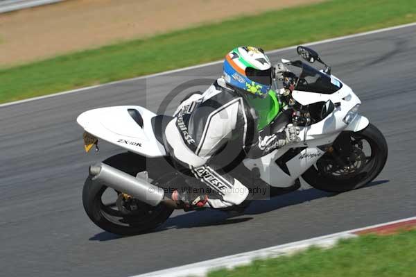 Motorcycle action photographs;Trackday digital images;event digital images;eventdigitalimages;no limits trackday;peter wileman photography;snetterton;snetterton circuit norfolk;snetterton photographs;trackday;trackday photos