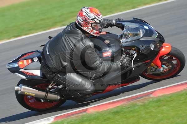 Motorcycle action photographs;Trackday digital images;event digital images;eventdigitalimages;no limits trackday;peter wileman photography;snetterton;snetterton circuit norfolk;snetterton photographs;trackday;trackday photos